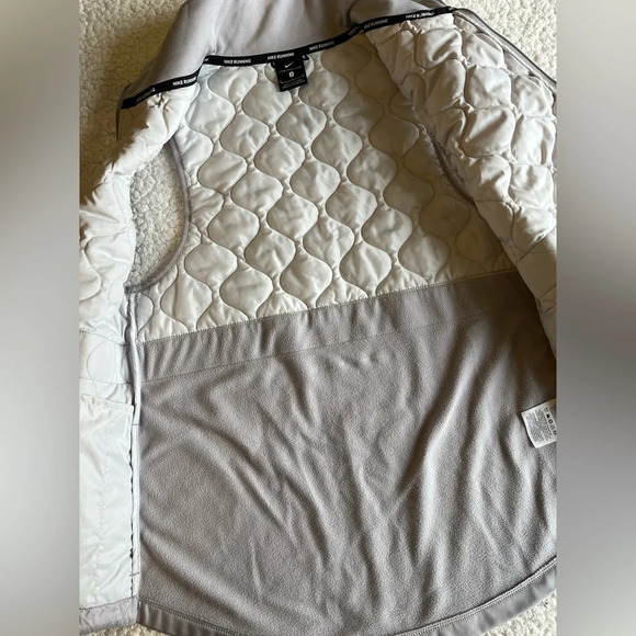 Nike Aerolayer Running Vest, gray/black. Women’s small - Picture 9 of 10